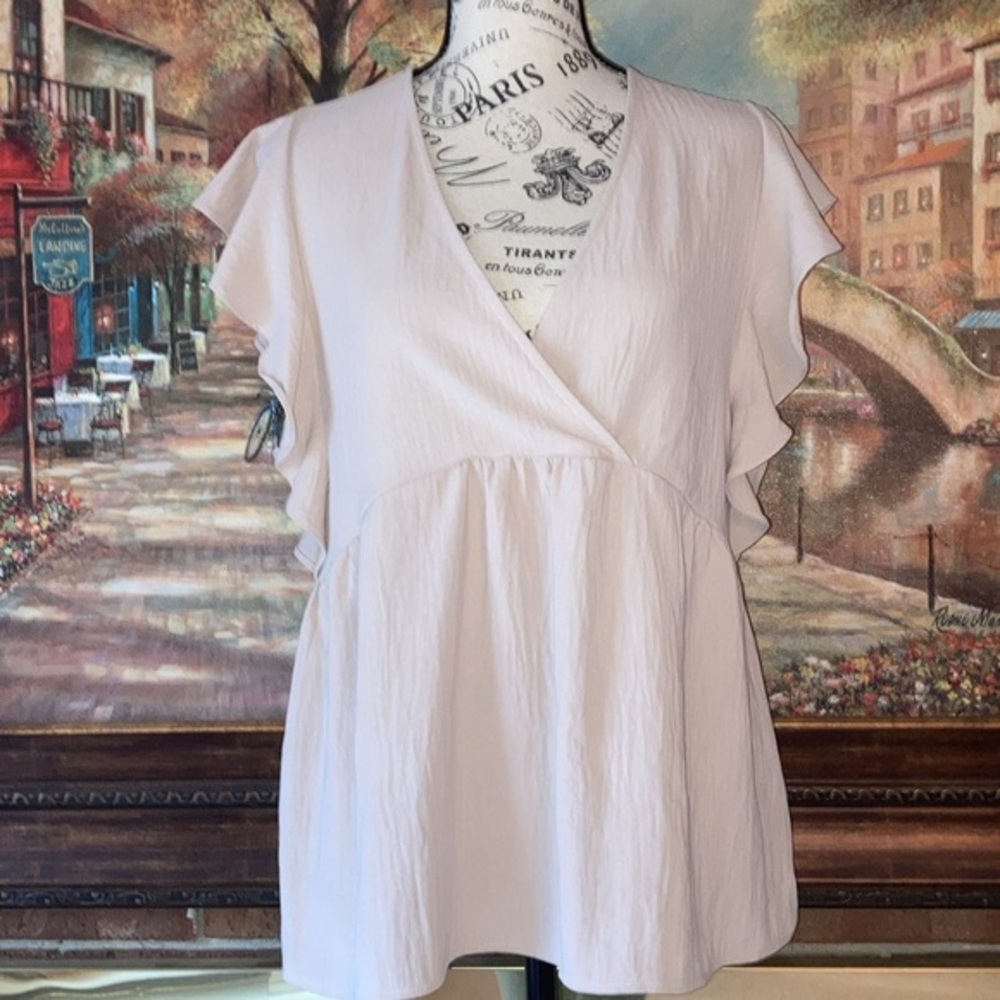 Gilli taupe babydoll blouse with ruffles. SzL Vneck in great preowned condition